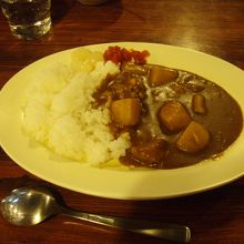 夕食は甘口のカレーライス