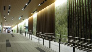 ヒルズよりも落ち着いた場所