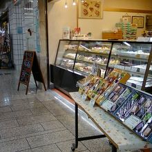 雨の日はケーキが１０パーセントオフです。