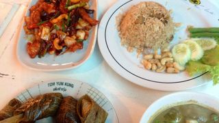 世界中から人が集まります