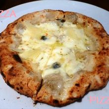 チーズのピザ