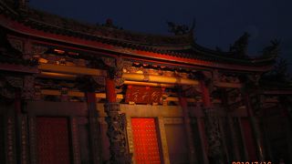 商売繁盛の参拝客がいっぱい