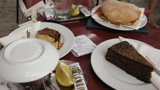 華やかな広場を眺めながらゆっくりくつろぎたい