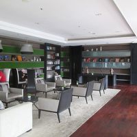 ロビー横のライブラリーでは、パソコンも利用できます