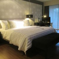 客室のベッドにはベッドカバーがつきました