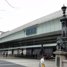 上を高速道路が通っているのは残念