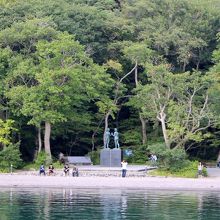 十和田湖遊覧船から見た乙女の像