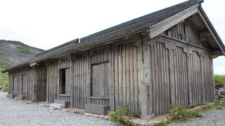 歴史を感じる山小屋です