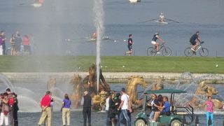 庭園移動をカートで。そしてプチトリアノンへ