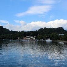 十和田湖遊覧船から見た休屋
