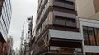 浅草公会堂のすぐ南です