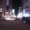 観光客向けの夜市で毎日にぎわっています。色々な屋台で食べ歩きを楽しむことができます。