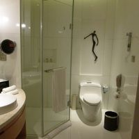 シャワールームとトイレです。