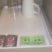 備え付けのお茶。あとはマドラーさえ有れば・・・。