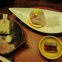 お造り。３種類の醤油がゼリー状になっててオシャレ