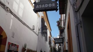 迷路のような曲がりくねった狭い道・・・