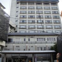 温泉街の中心にあります