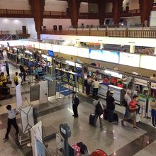 国内線チェックインカウンター