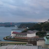 部屋から平戸港、平戸城の眺望