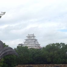 斜めから見たお城