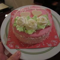 ハネムーンなのでサービスでケーキが！完食は無理でしたが