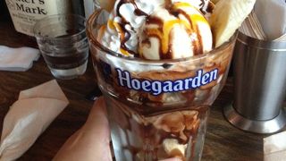 巨大パフェがあります