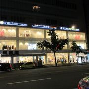 H&M 西面店　日本とはまた違った品ぞろえ