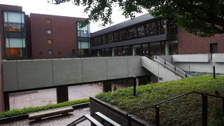 非常に大きな美術館です