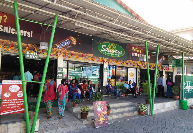 大規模スーパーマーケット