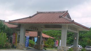 八重山の手織り工芸品を展示販売