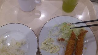 緑が多くて落ち着ける食堂です。