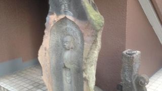 目黒川沿いにある日蓮宗の寺です。