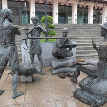 博物館周辺のアート