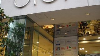 セールで混雑する「新宿マルイ本館」