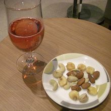 ワインとナッツ