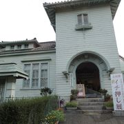 旧大蔵省・塩務局の現存最古の庁舎を利用した資料館