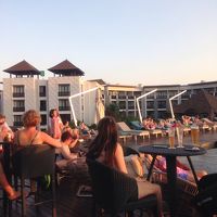 夕方、毎日かわからないけどDJが居て音楽を流してました