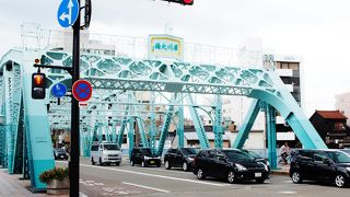 金沢中心部への入り口犀川大橋は、犀星散策の出発点