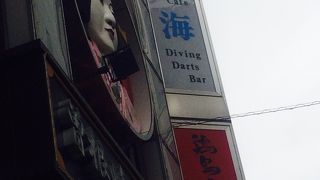 東通りと交差する商店街