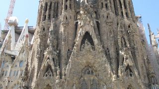 ベンチに座ってゆっくりと鑑賞