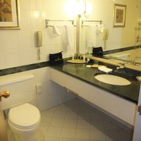 入り口から見たバスルーム