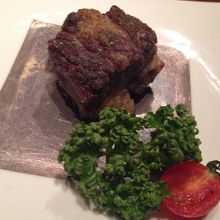 二品目の骨付き肉