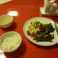 １階の食堂で朝食。セルフサービスです。