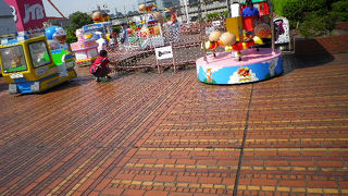 ほのぼのとした雰囲気が漂う高島屋の屋上