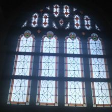 美しくて立派なステンドグラスです