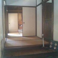 内部は自由に見学できます