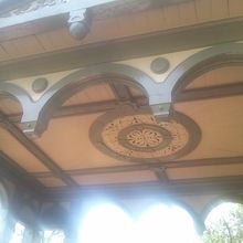 こうしたデザインに特徴がある建築です