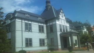 明治村三丁目エリアを代表する建築です