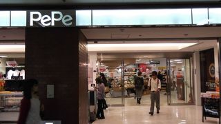 PePeのエスカレータは速度違いがある