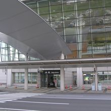 ターミナルビル入口